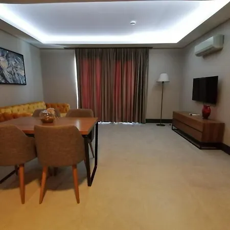 Golden Life & 4* Ολουντενίζ