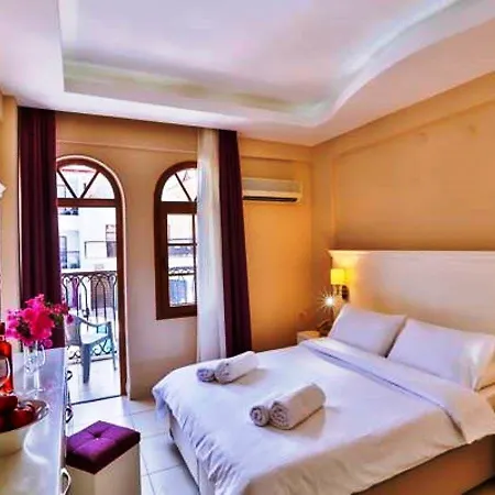 Golden Life & Ξενοδοχείο Ολουντενίζ