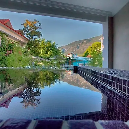 Ξενοδοχείο Golden Life &