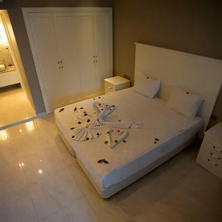 Golden Life & Ξενοδοχείο 4*