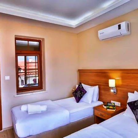 Golden Life & Ολουντενίζ