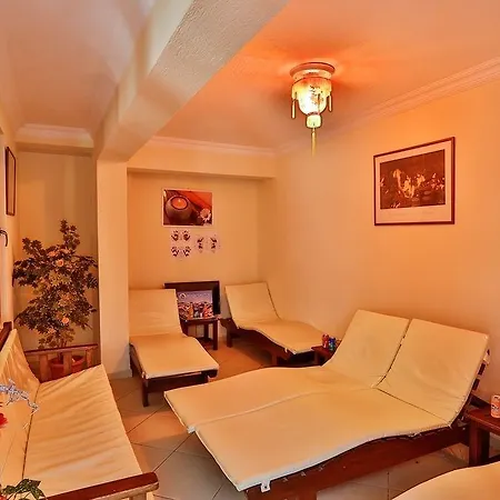 Golden Life & Ξενοδοχείο 4*