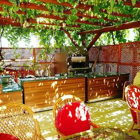 Golden Life & Ξενοδοχείο 4*