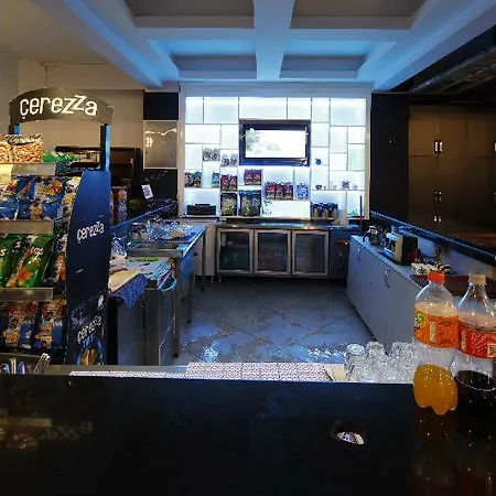 Golden Life & 4* Ολουντενίζ