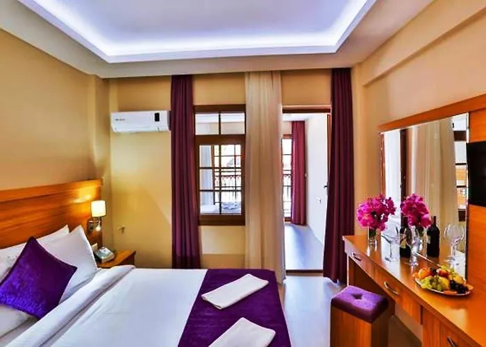 Golden Life & Hotel