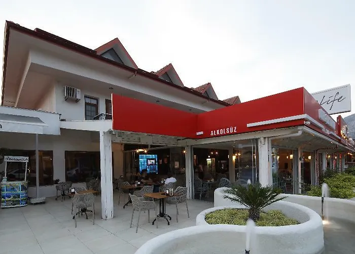 Golden Life & Szálloda