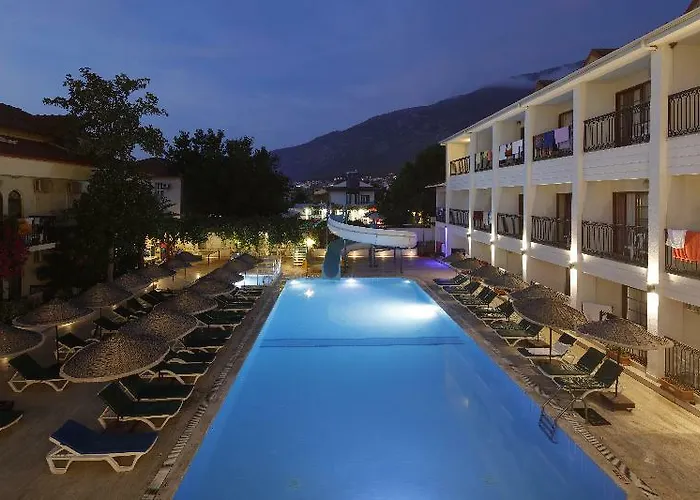 Golden Life & Szálloda 4*