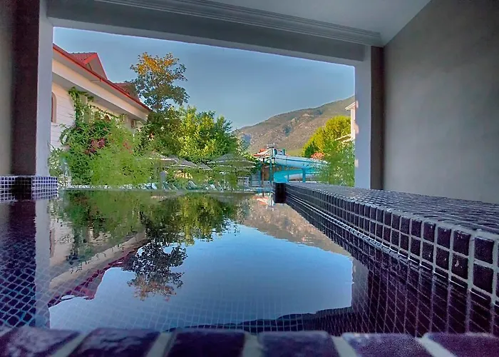 Hotel Golden Life &